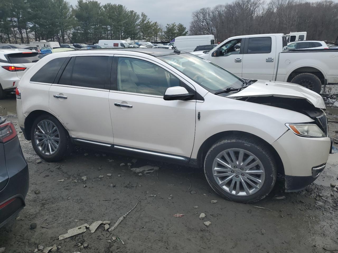 Photo 3 VIN: 2LMDJ8JK3BBJ30272 - LINCOLN MKX 