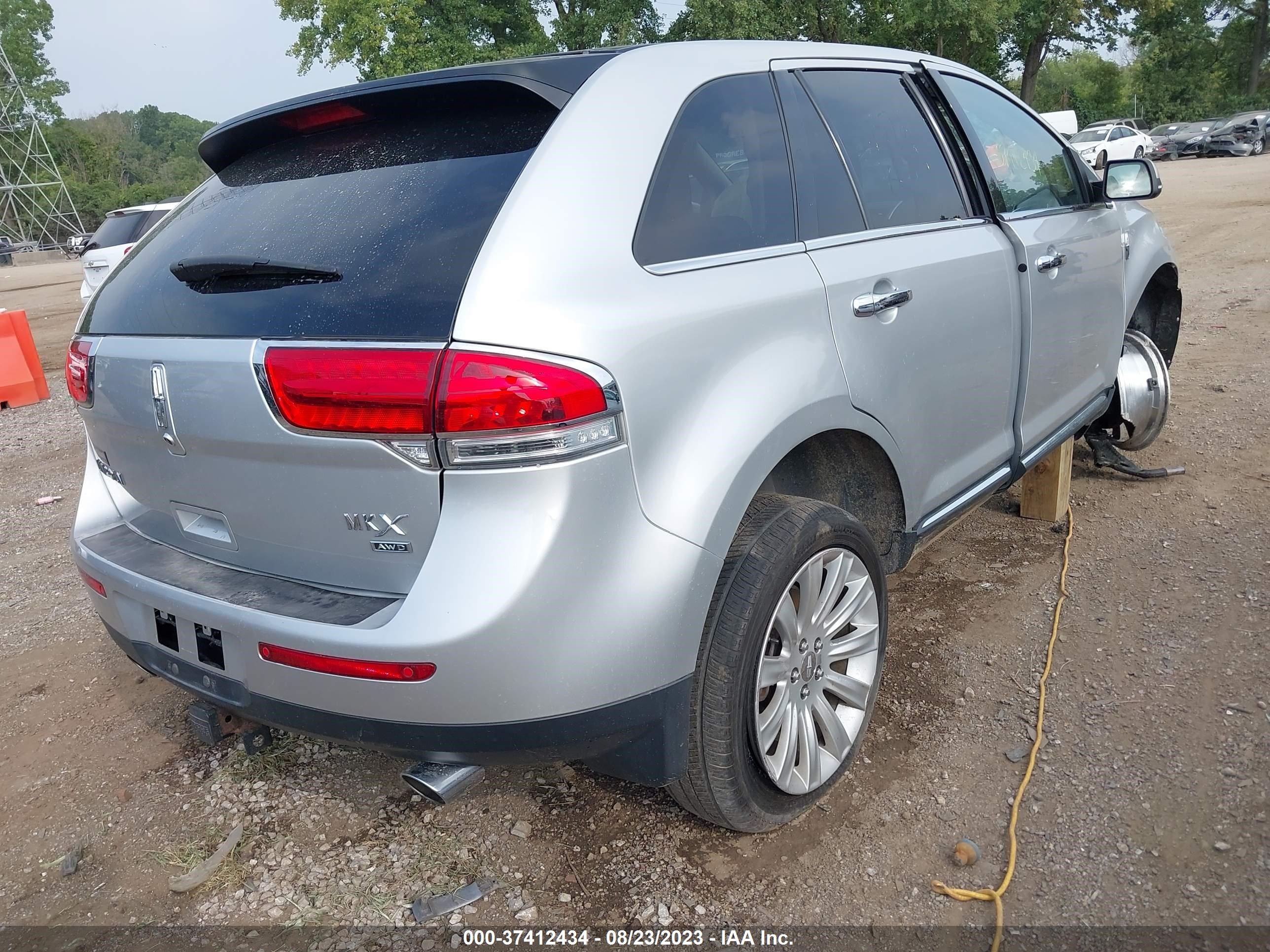 Photo 3 VIN: 2LMDJ8JK7CBL04572 - LINCOLN MKX 