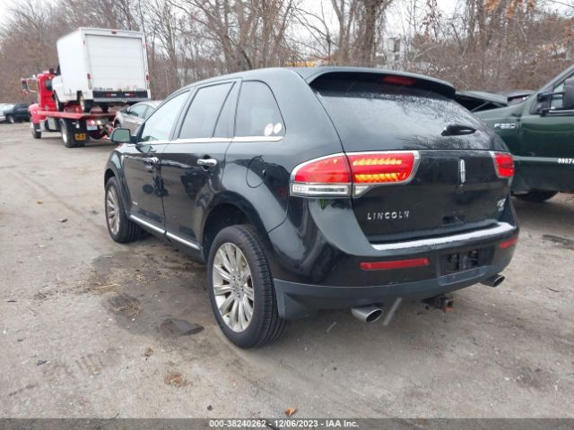 Photo 2 VIN: 2LMDJ8JK7CBL12882 - LINCOLN MKX 