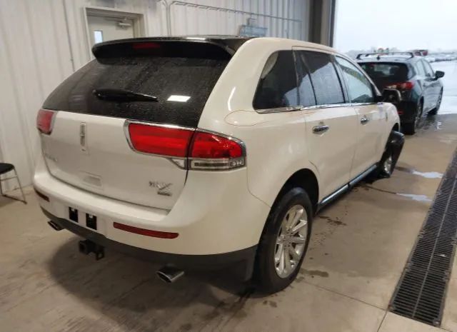 Photo 3 VIN: 2LMDJ8JK7DBL22281 - LINCOLN MKX 