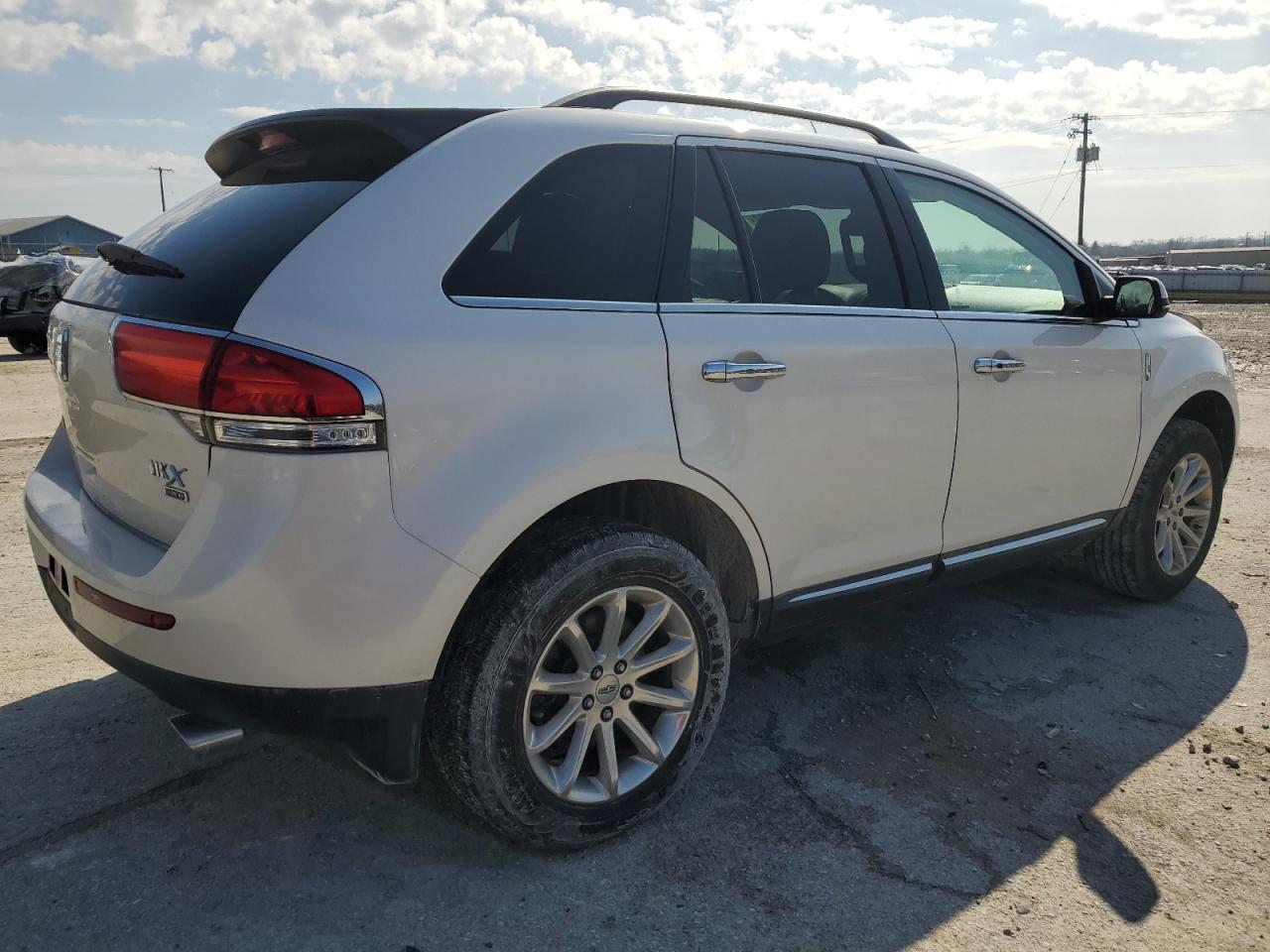 Photo 2 VIN: 2LMDJ8JK7FBL34899 - LINCOLN MKX 