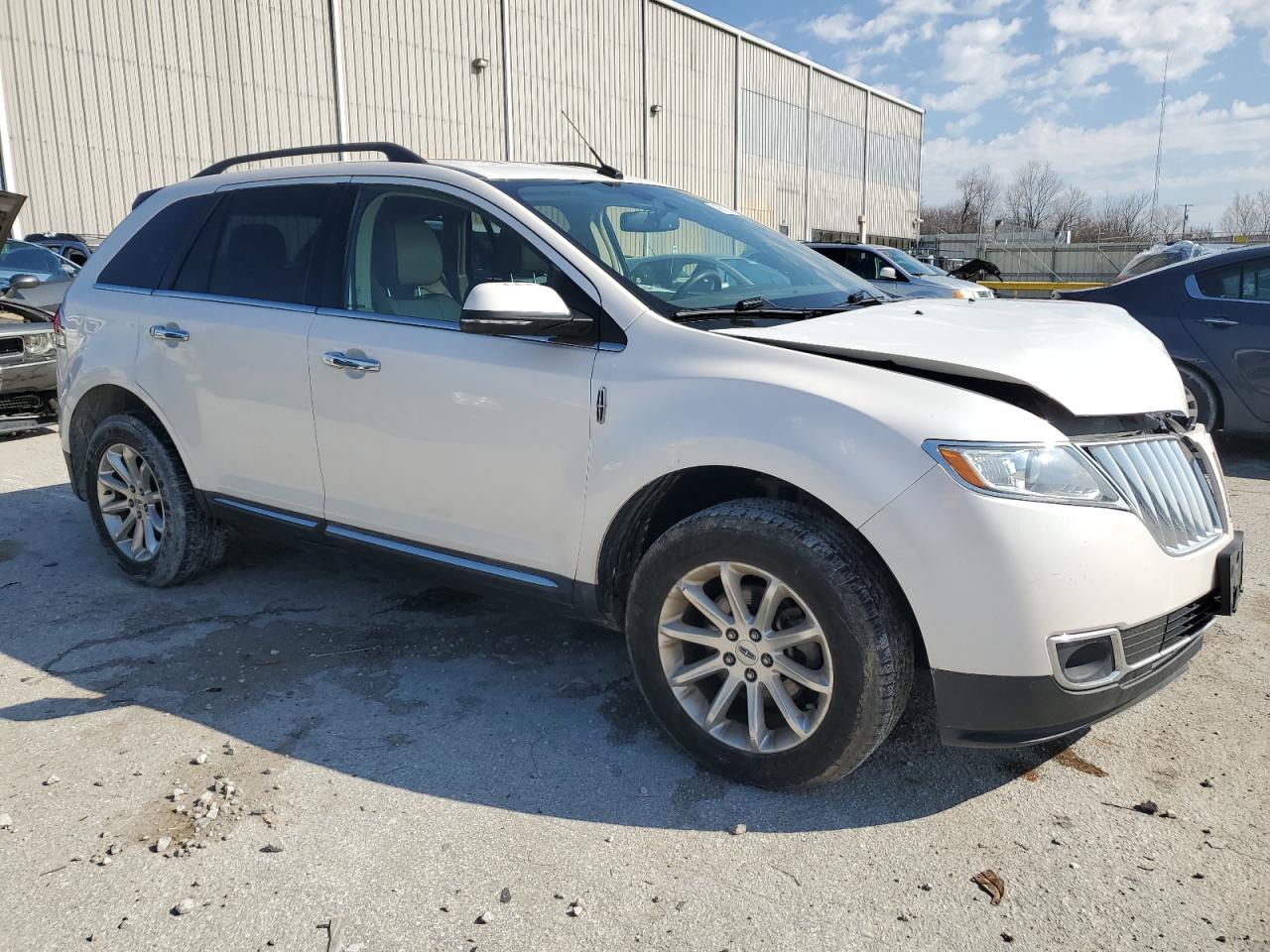 Photo 3 VIN: 2LMDJ8JK7FBL34899 - LINCOLN MKX 