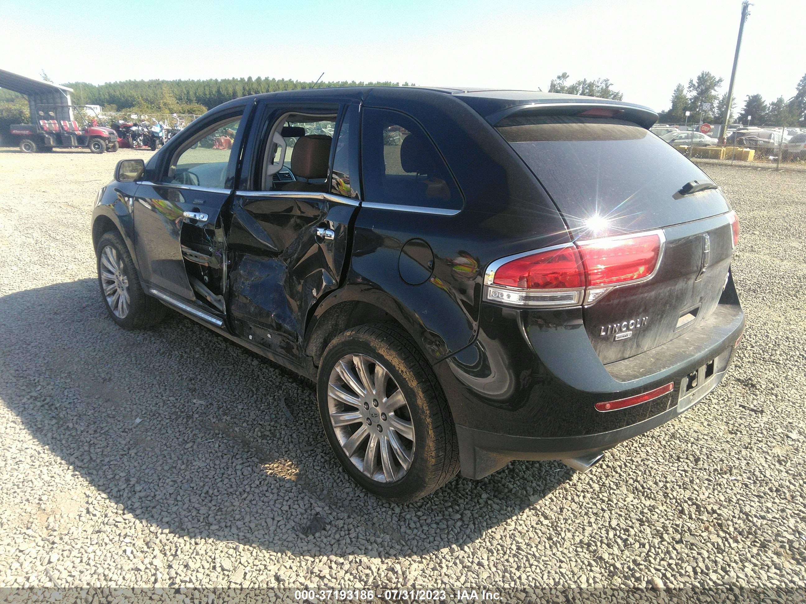 Photo 2 VIN: 2LMDJ8JK8CBL13815 - LINCOLN MKX 