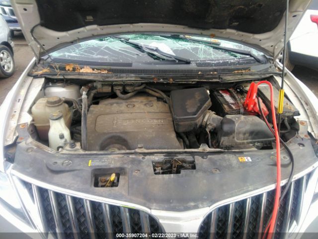 Photo 9 VIN: 2LMDJ8JK8FBL22681 - LINCOLN MKX 