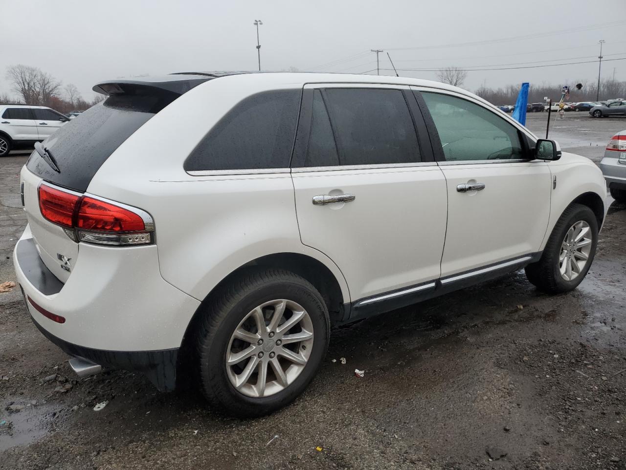 Photo 2 VIN: 2LMDJ8JK8FBL31557 - LINCOLN MKX 