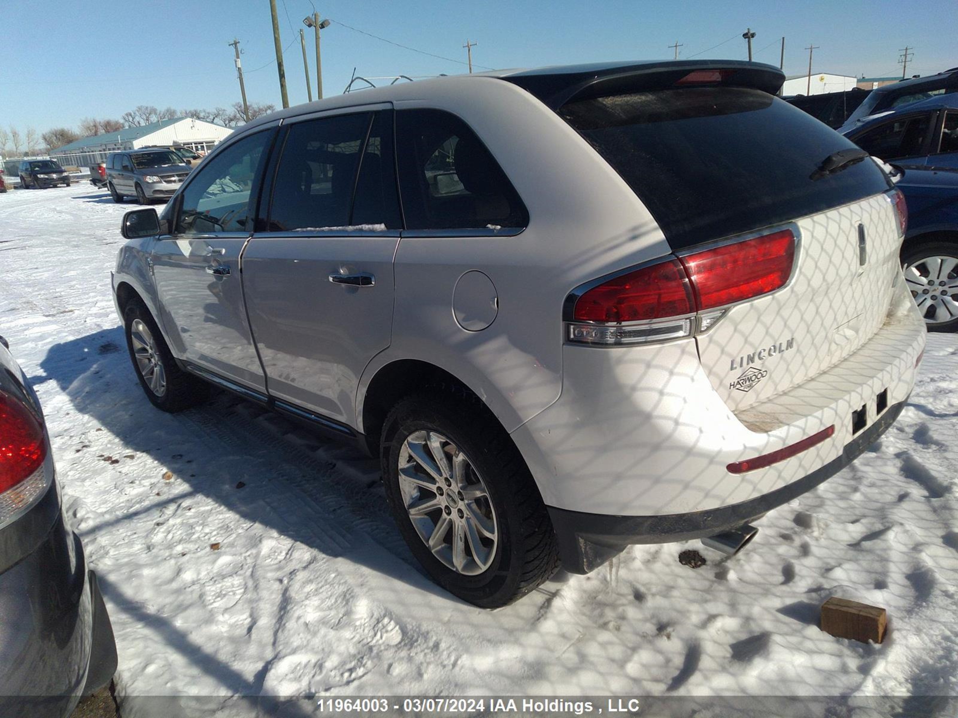 Photo 2 VIN: 2LMDJ8JK8FBL32563 - LINCOLN MKX 