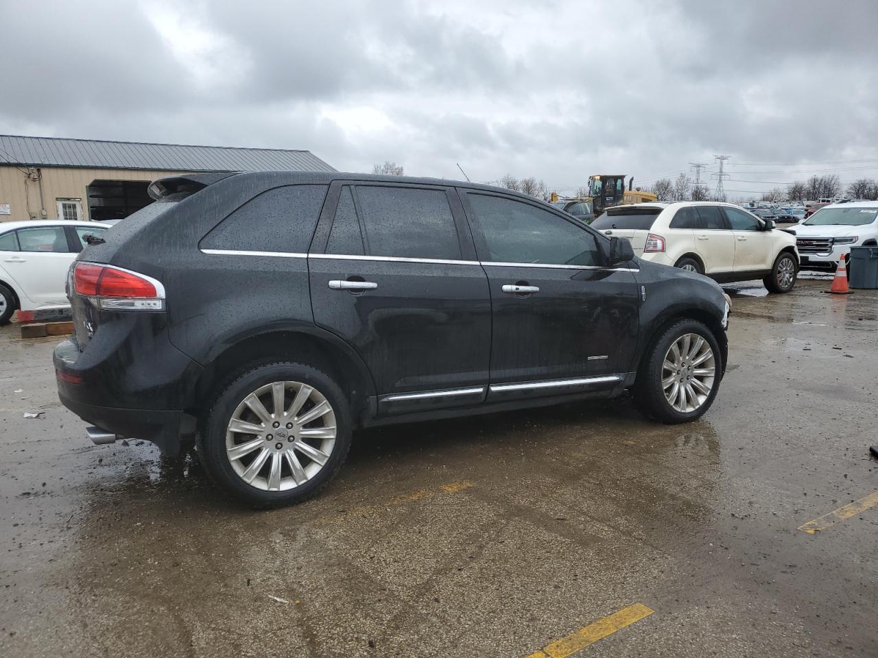 Photo 2 VIN: 2LMDJ8JK9BBJ00418 - LINCOLN MKX 