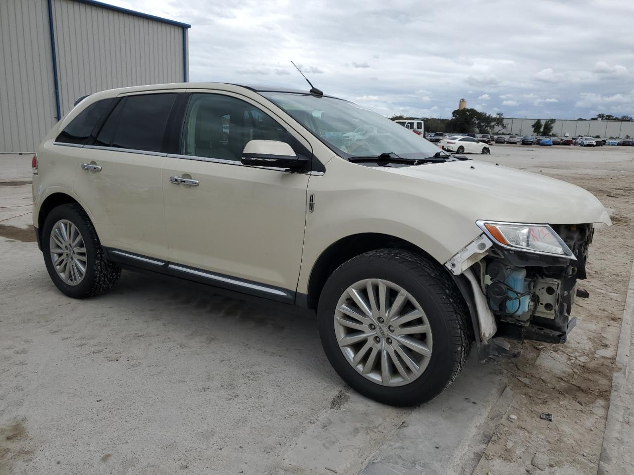 Photo 3 VIN: 2LMDJ8JKXFBL33889 - LINCOLN MKX 