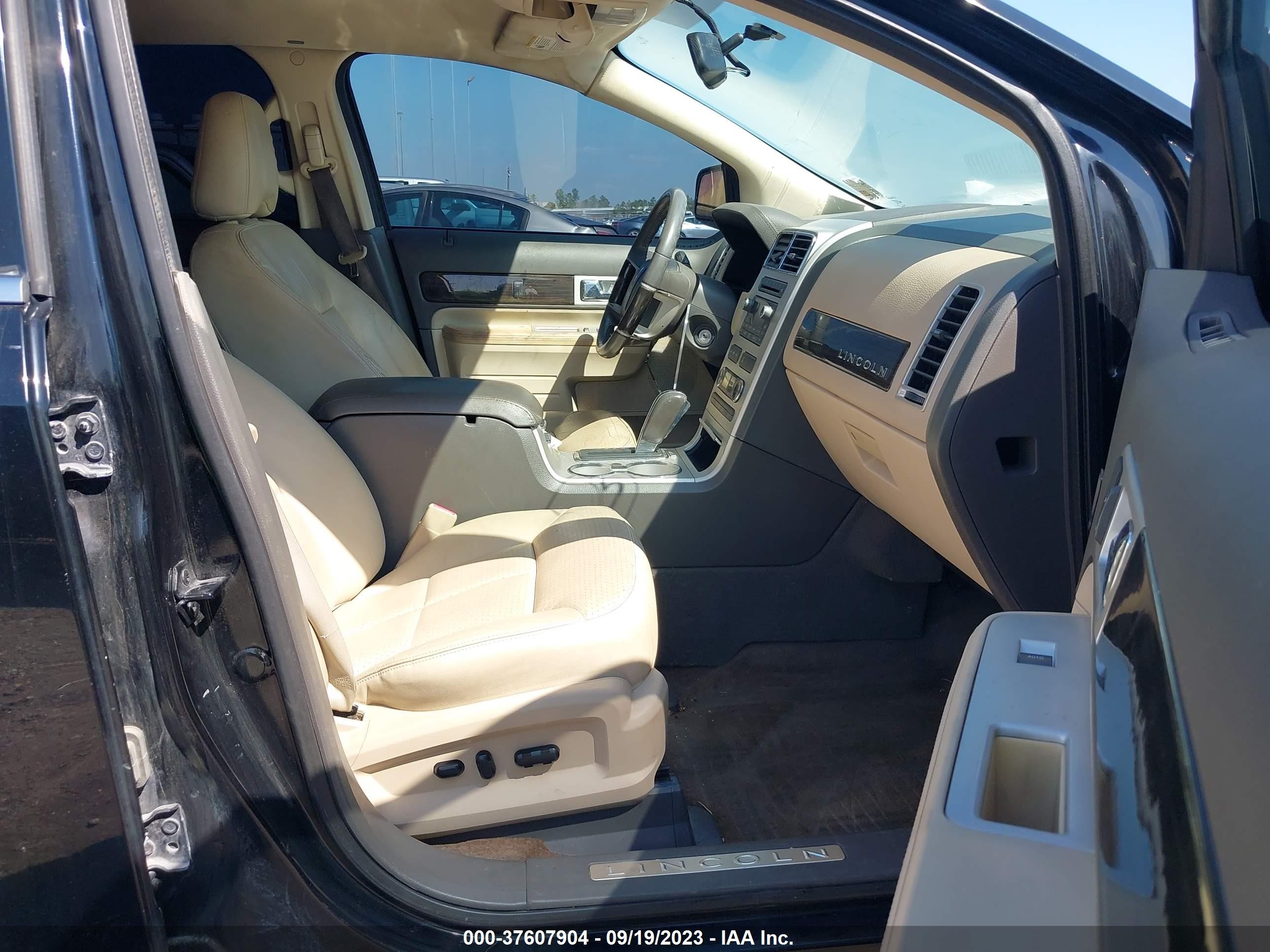 Photo 4 VIN: 2LMDU68C08BJ24710 - LINCOLN MKX 