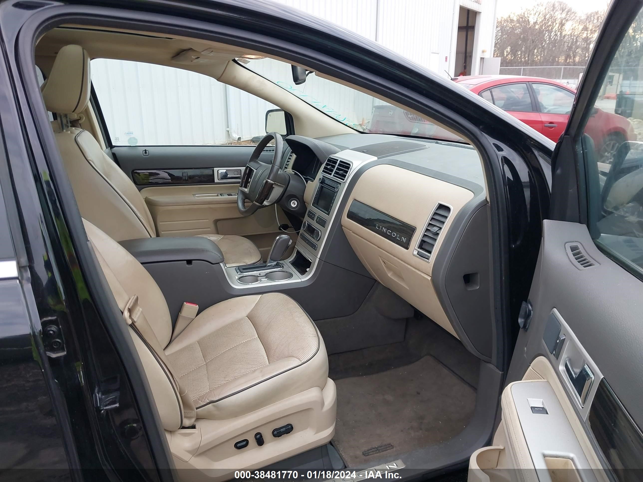 Photo 4 VIN: 2LMDU68C28BJ33120 - LINCOLN MKX 