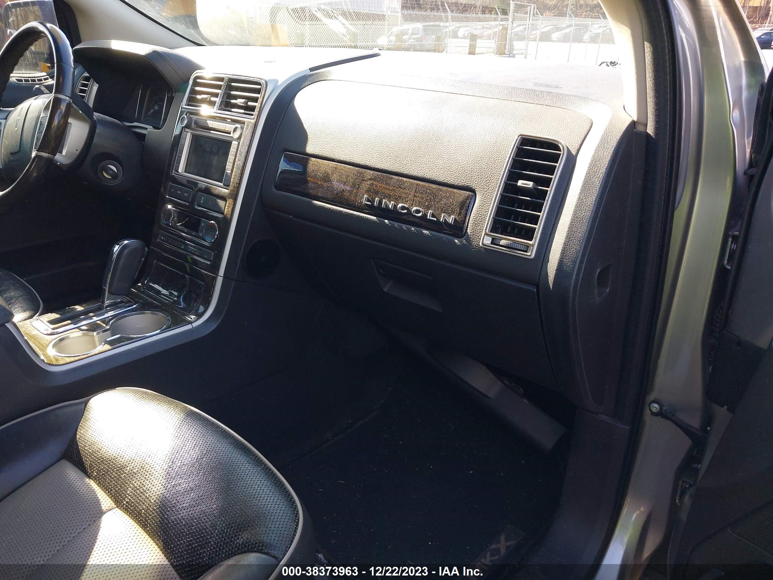 Photo 4 VIN: 2LMDU68C68BJ33721 - LINCOLN MKX 