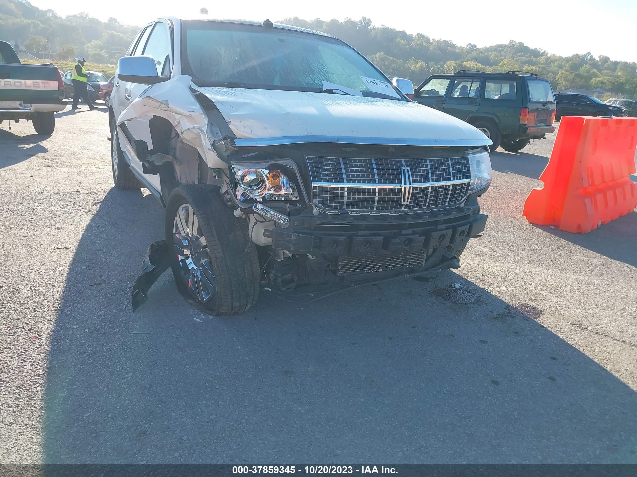 Photo 5 VIN: 2LMDU68C99BJ00889 - LINCOLN MKX 