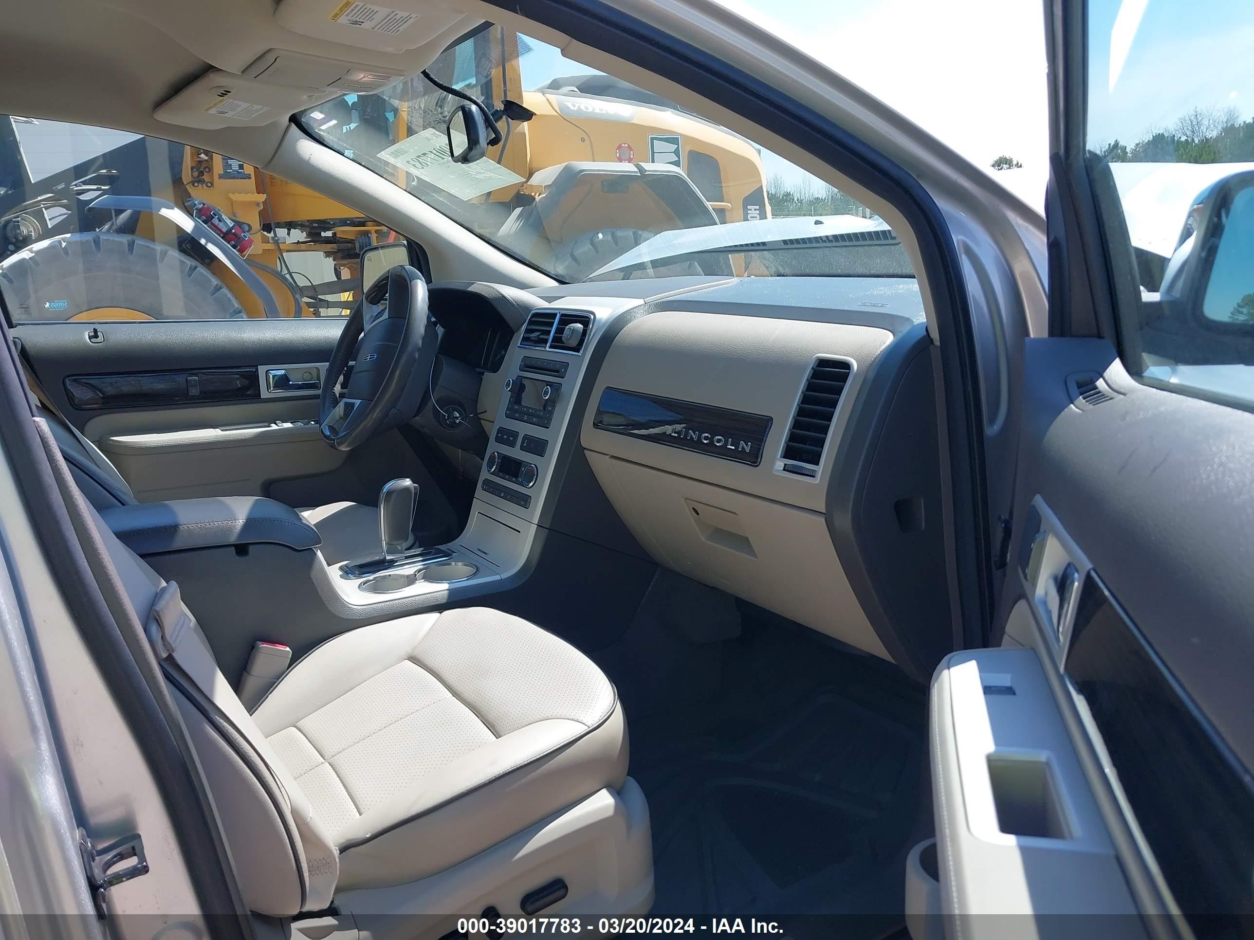 Photo 4 VIN: 2LMDU68CX9BJ03946 - LINCOLN MKX 