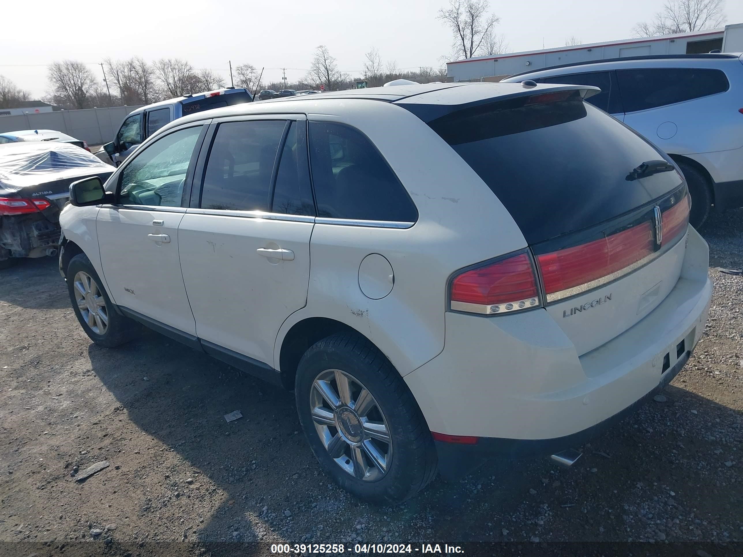 Photo 2 VIN: 2LMDU88C17BJ12303 - LINCOLN MKX 