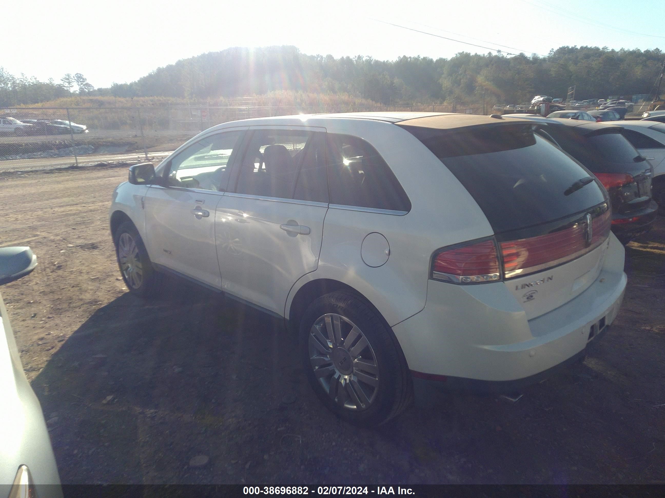 Photo 2 VIN: 2LMDU88C28BJ00436 - LINCOLN MKX 