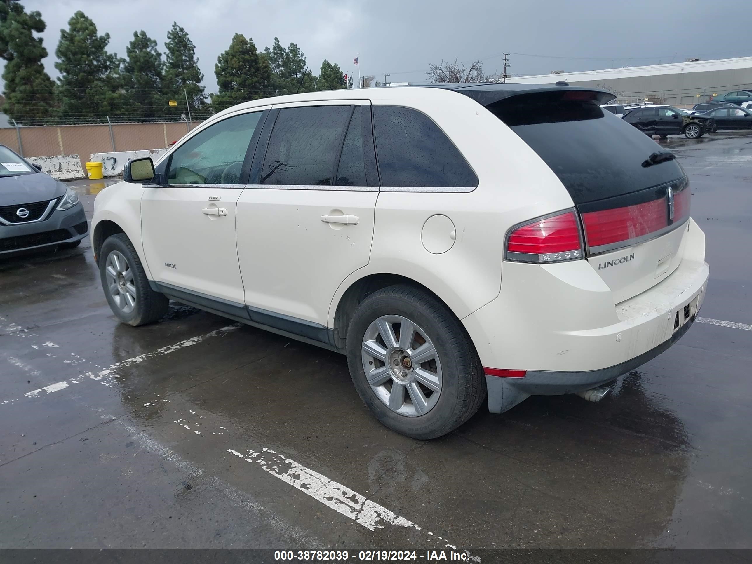 Photo 2 VIN: 2LMDU88C47BJ18001 - LINCOLN MKX 