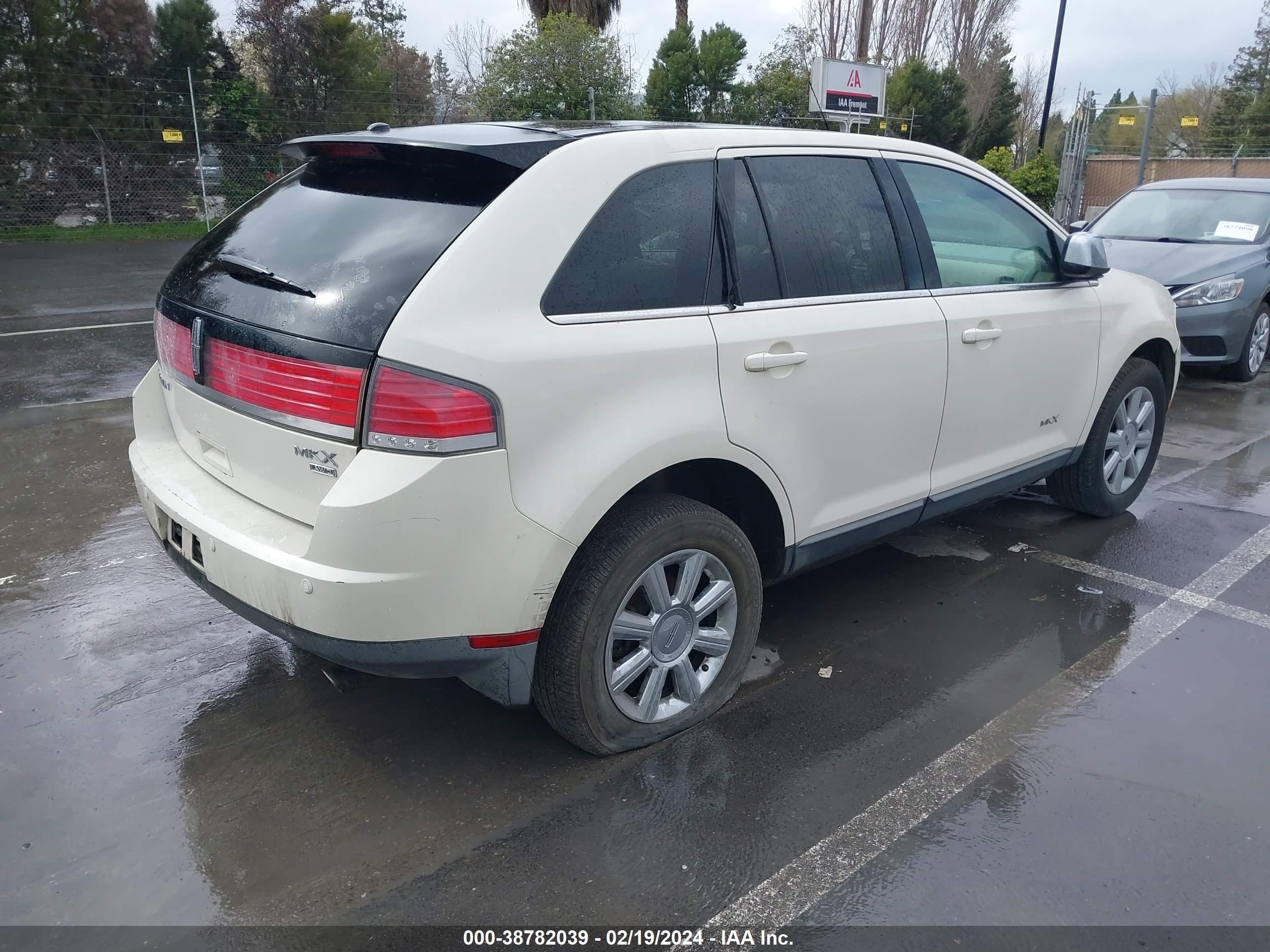 Photo 3 VIN: 2LMDU88C47BJ18001 - LINCOLN MKX 