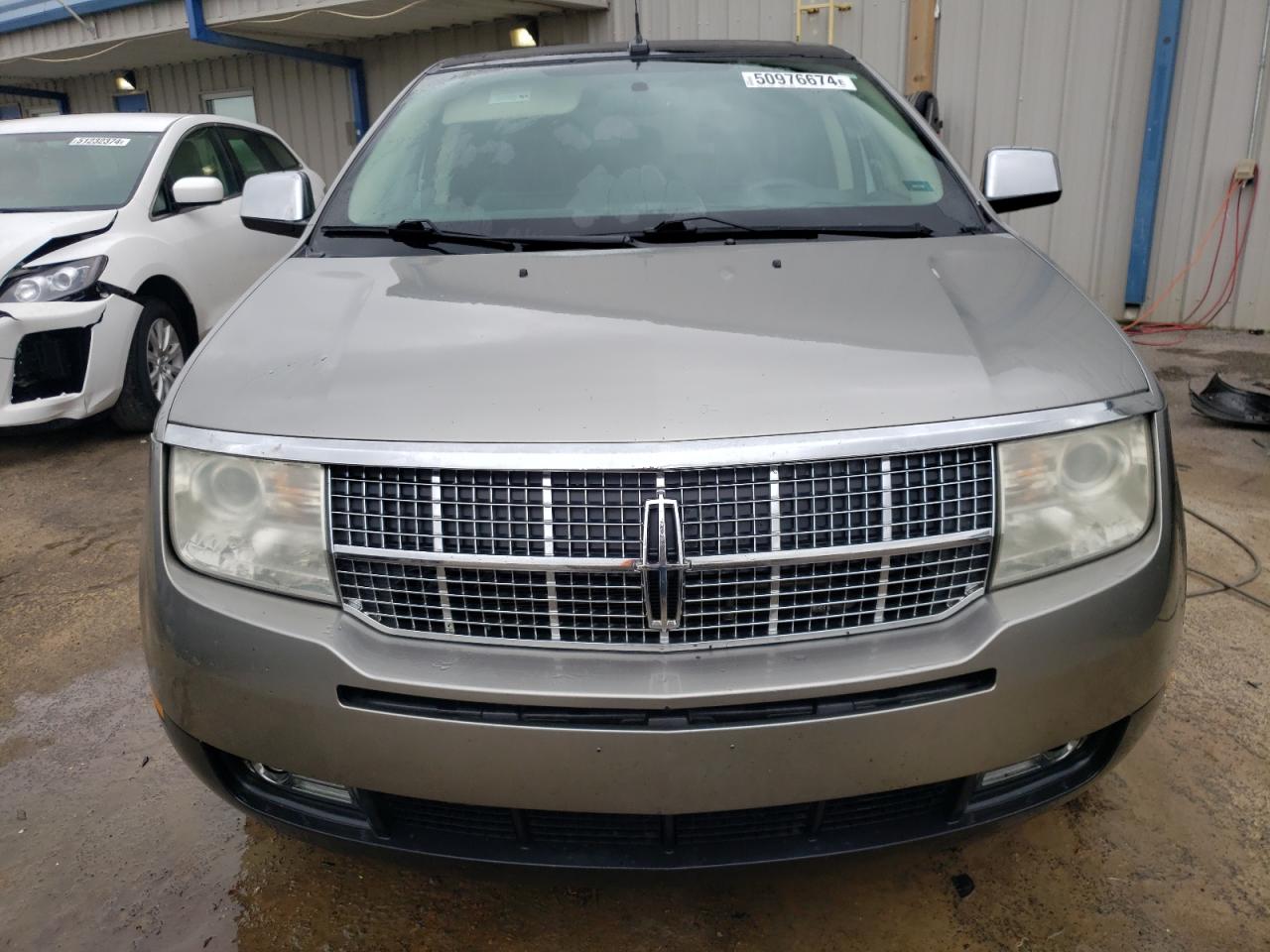 Photo 4 VIN: 2LMDU88C58BJ19224 - LINCOLN MKX 