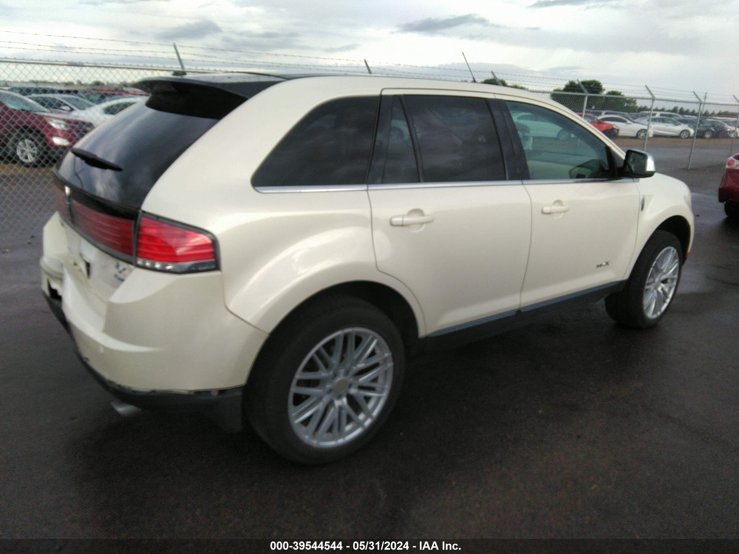 Photo 3 VIN: 2LMDU88C98BJ39699 - LINCOLN MKX 