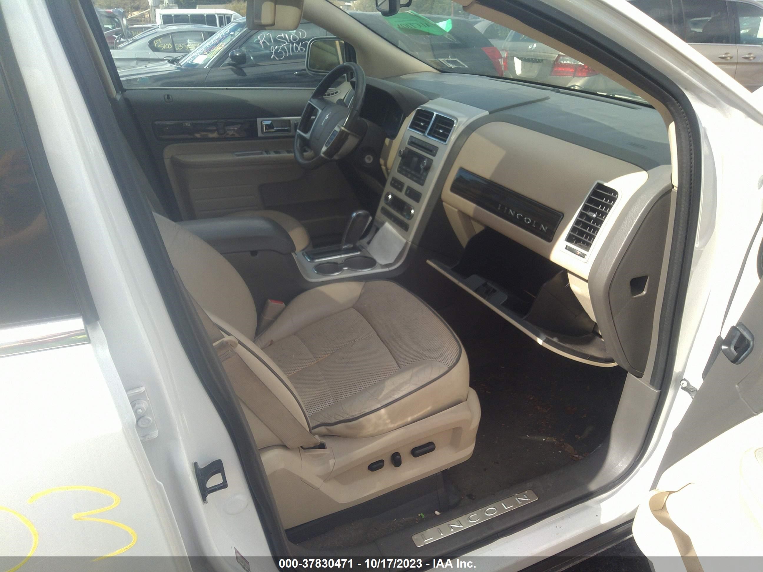 Photo 4 VIN: 2LMDU88C99BJ04405 - LINCOLN MKX 