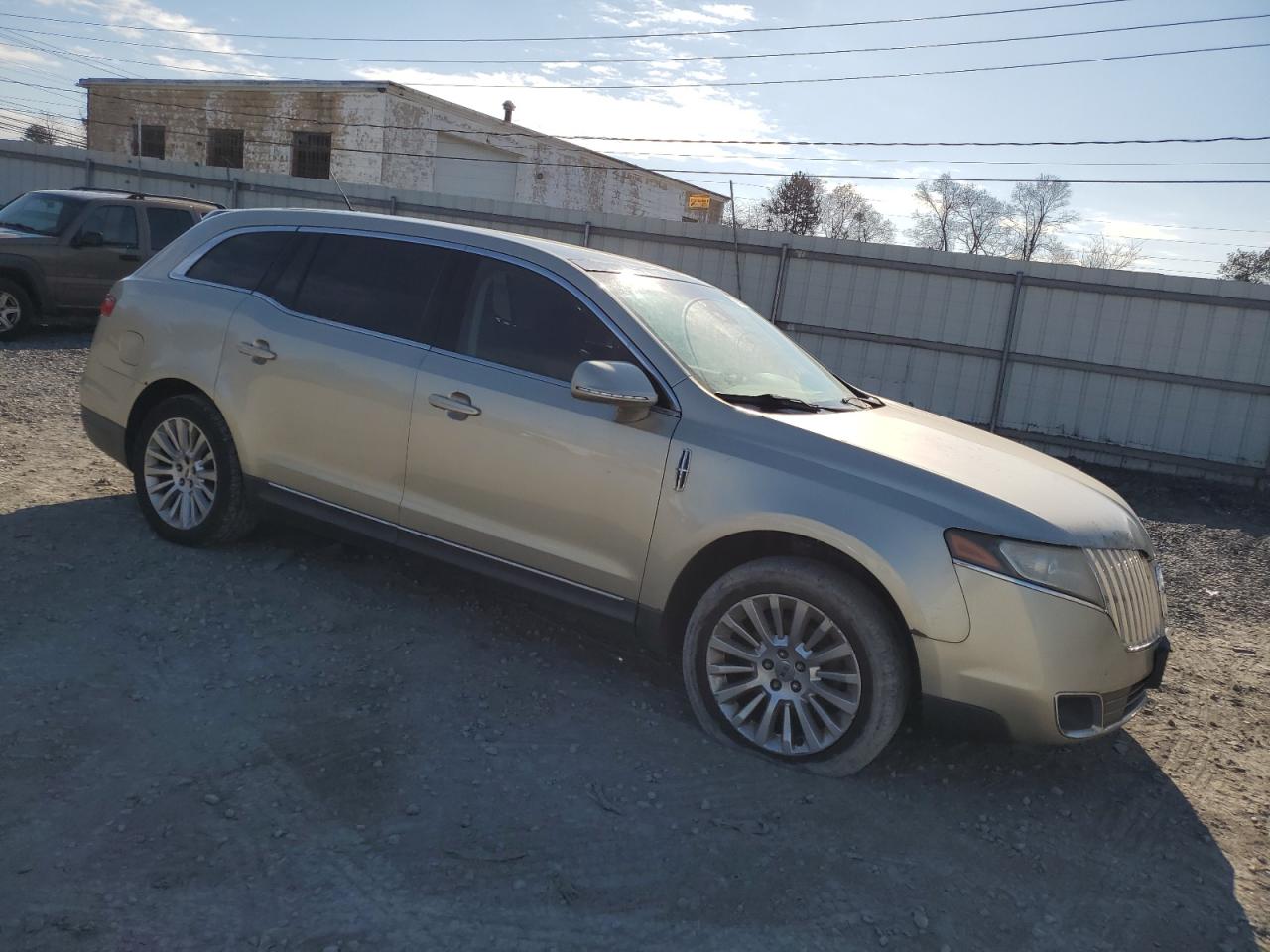 Photo 3 VIN: 2LMHJ5AR3ABJ28016 - LINCOLN MKT 