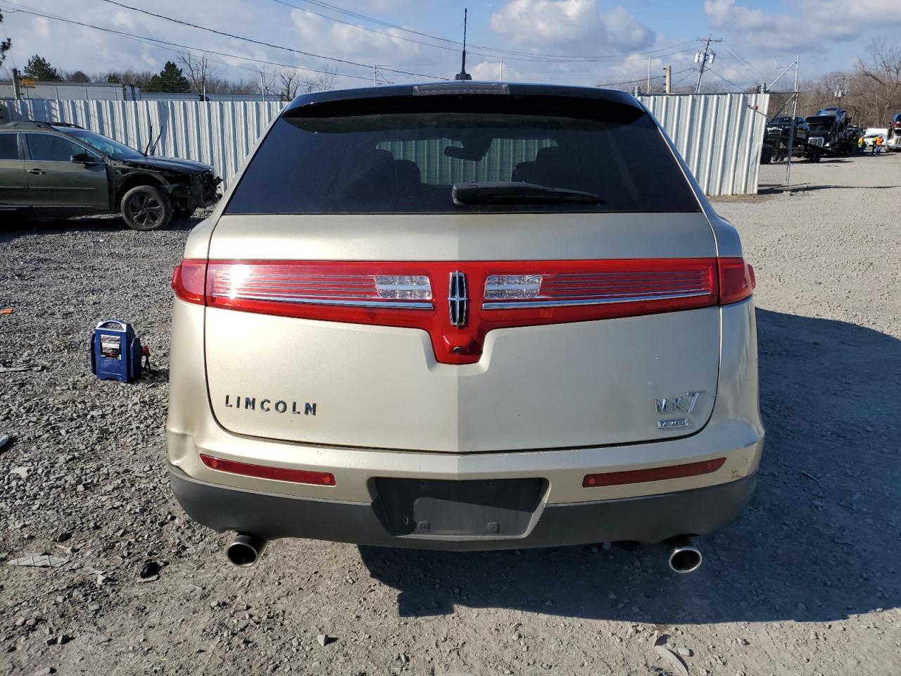 Photo 5 VIN: 2LMHJ5AR3ABJ28016 - LINCOLN MKT 