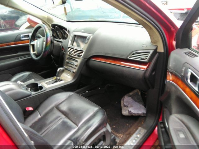 Photo 4 VIN: 2LMHJ5AR8BBJ51583 - LINCOLN MKT 