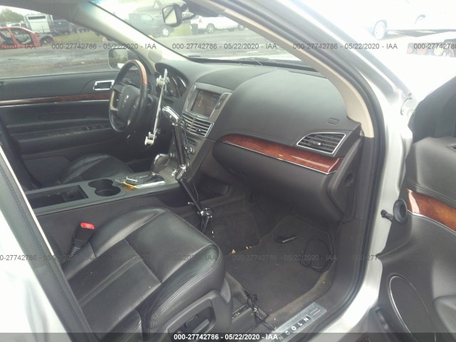 Photo 4 VIN: 2LMHJ5ARXABJ15022 - LINCOLN MKT 