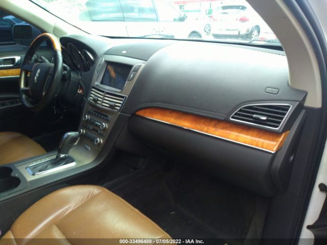 Photo 4 VIN: 2LMHJ5ARXBBJ51990 - LINCOLN MKT 