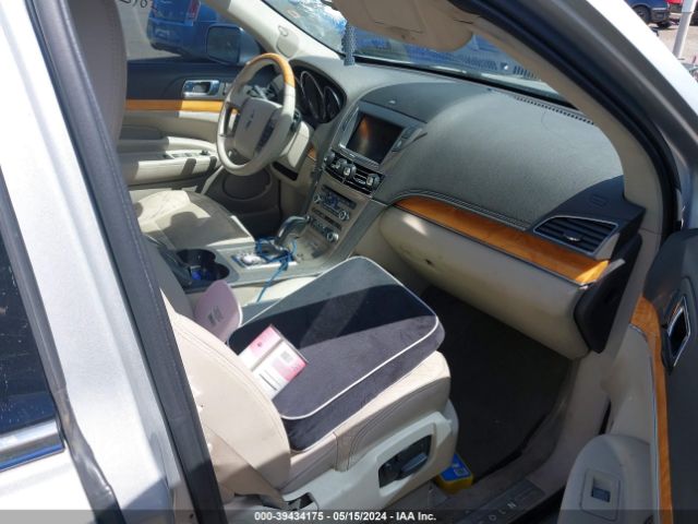 Photo 4 VIN: 2LMHJ5AT1ABJ03482 - LINCOLN MKT 