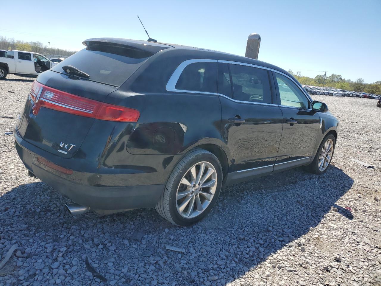 Photo 2 VIN: 2LMHJ5AT2CBL54725 - LINCOLN MKT 