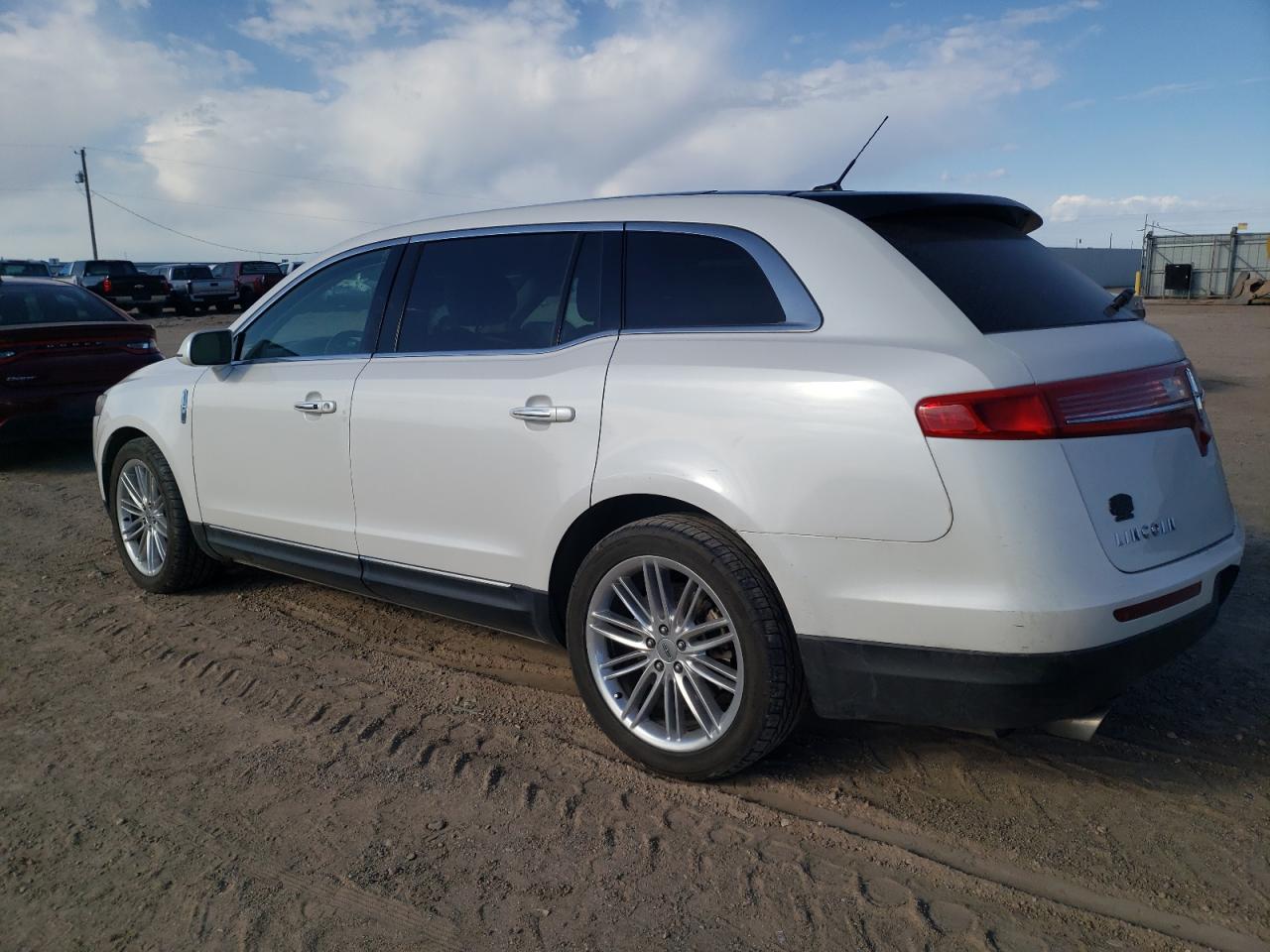 Photo 1 VIN: 2LMHJ5AT2DBL53592 - LINCOLN MKT 