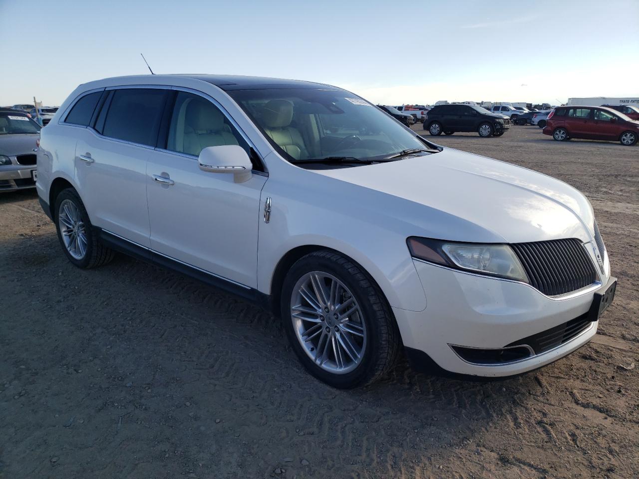 Photo 3 VIN: 2LMHJ5AT2DBL53592 - LINCOLN MKT 