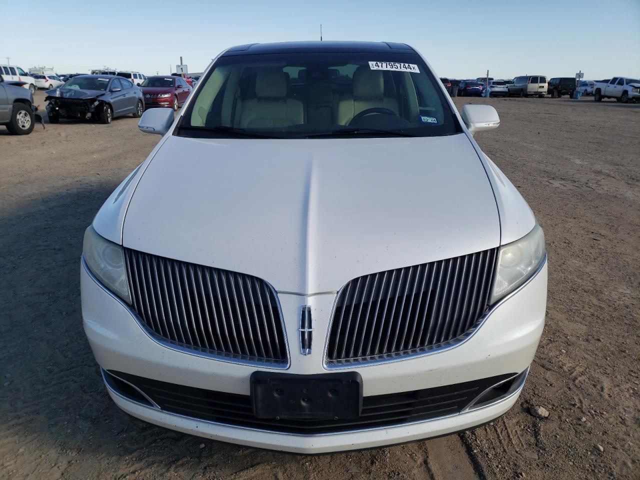 Photo 4 VIN: 2LMHJ5AT2DBL53592 - LINCOLN MKT 