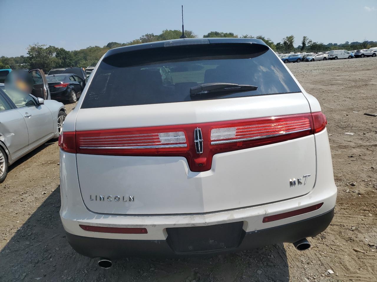 Photo 5 VIN: 2LMHJ5AT2JBL02122 - LINCOLN MKT 