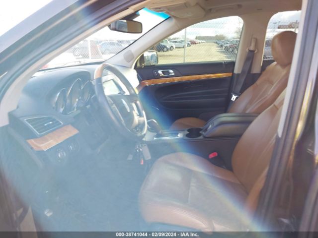 Photo 4 VIN: 2LMHJ5AT3BBJ51387 - LINCOLN MKT 