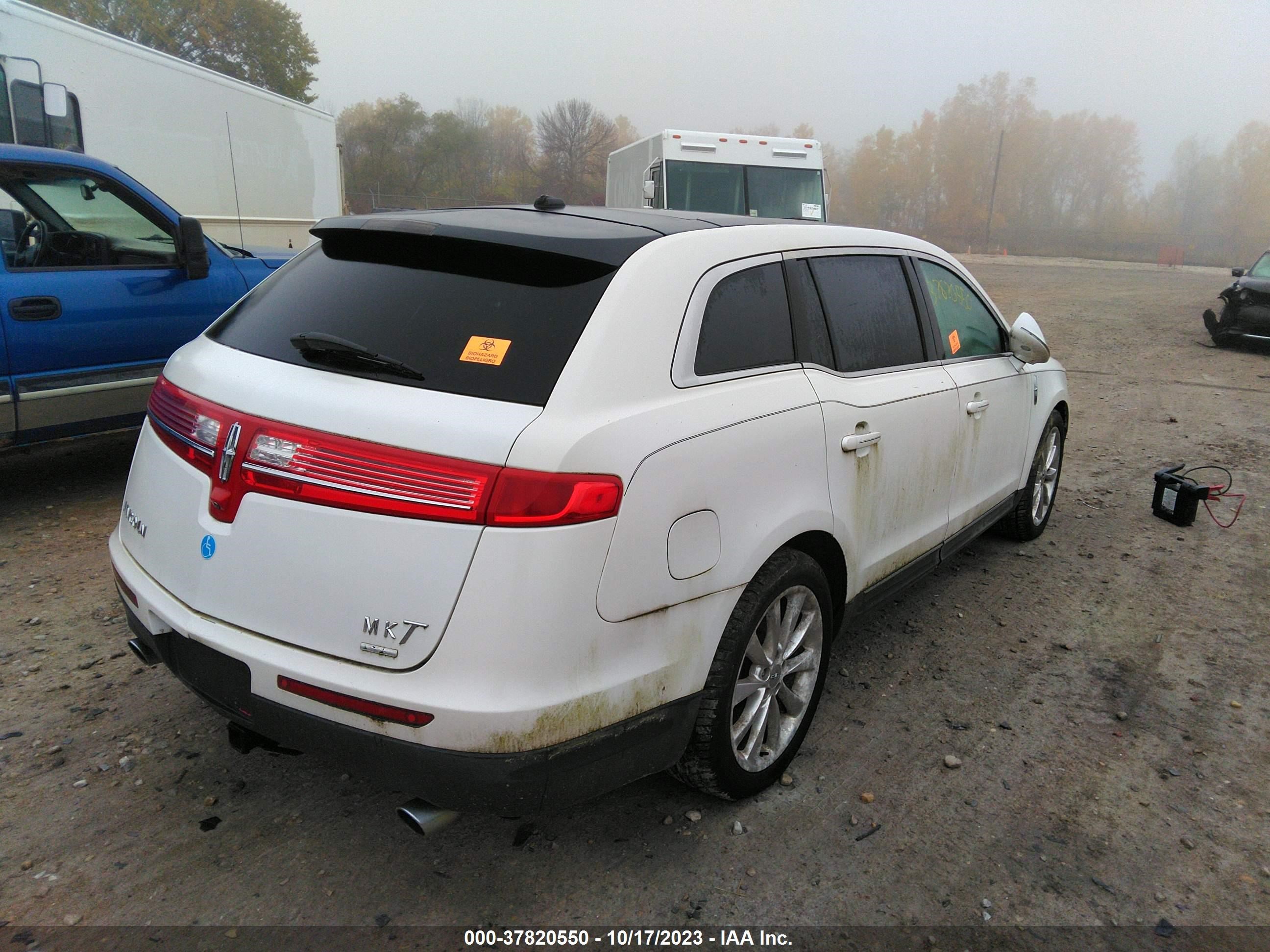 Photo 3 VIN: 2LMHJ5AT4ABJ06165 - LINCOLN MKT 