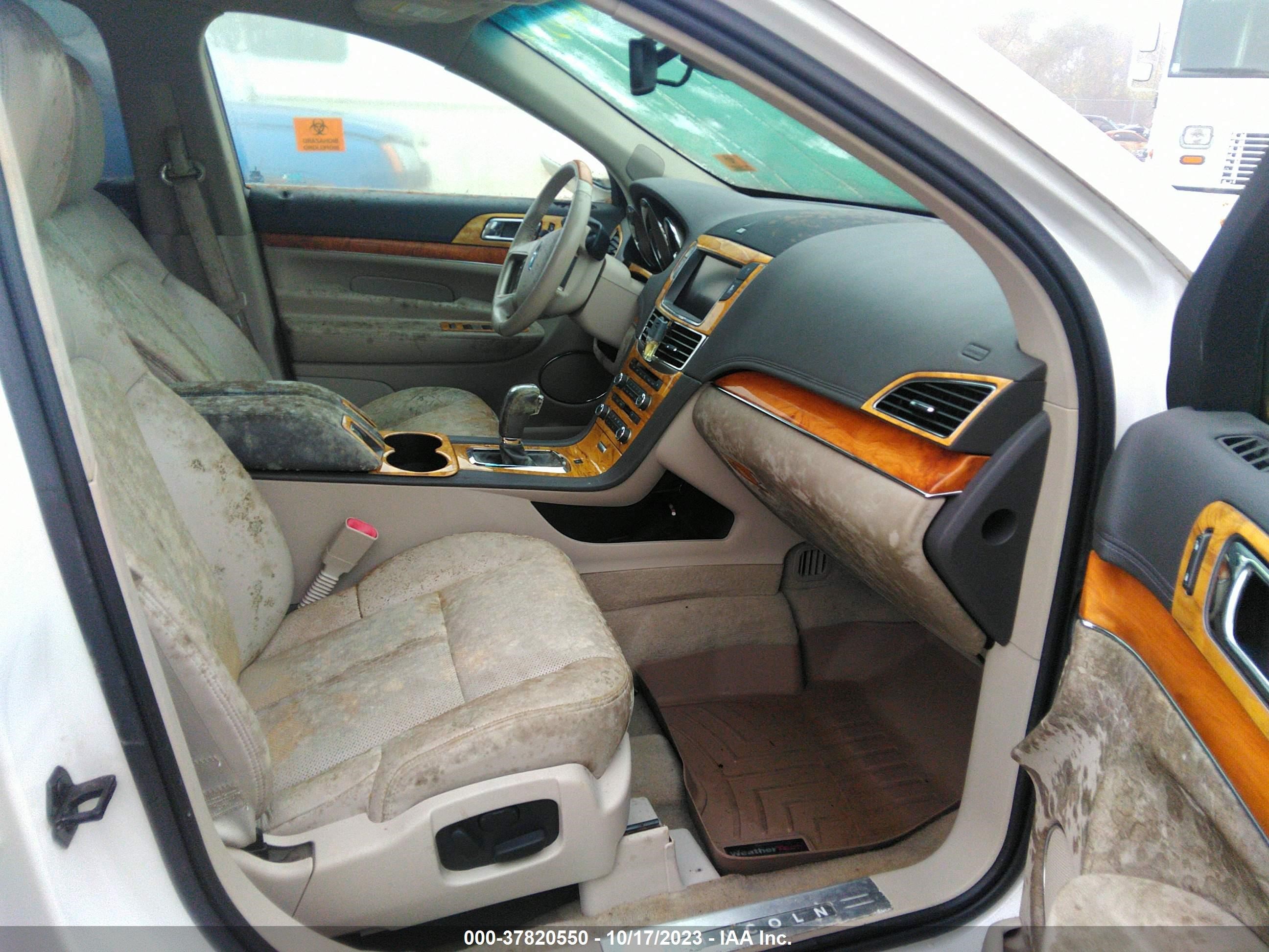 Photo 4 VIN: 2LMHJ5AT4ABJ06165 - LINCOLN MKT 