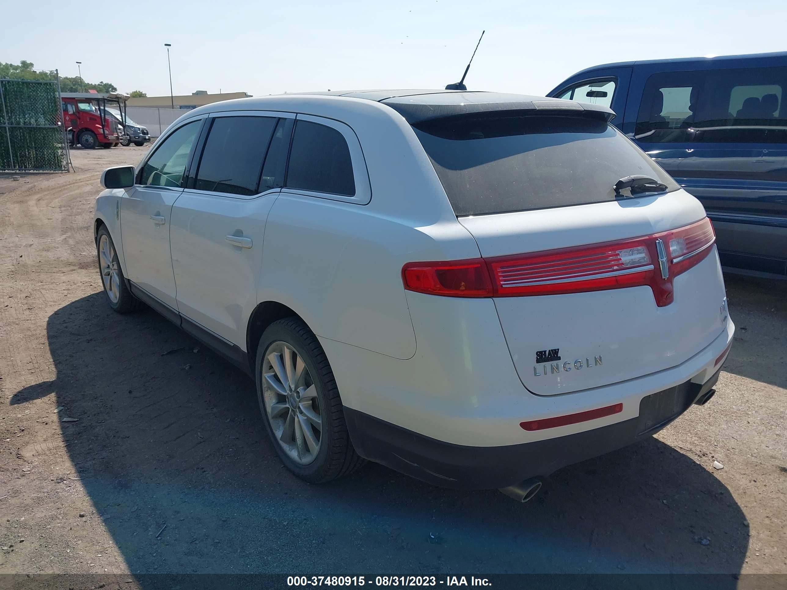 Photo 2 VIN: 2LMHJ5AT5CBL53696 - LINCOLN MKT 