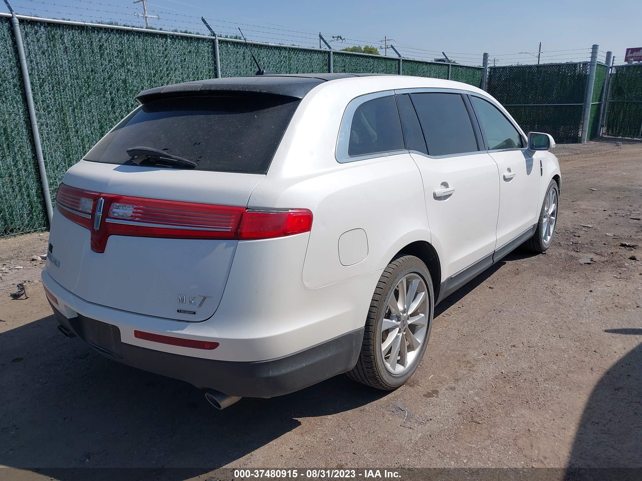 Photo 3 VIN: 2LMHJ5AT5CBL53696 - LINCOLN MKT 