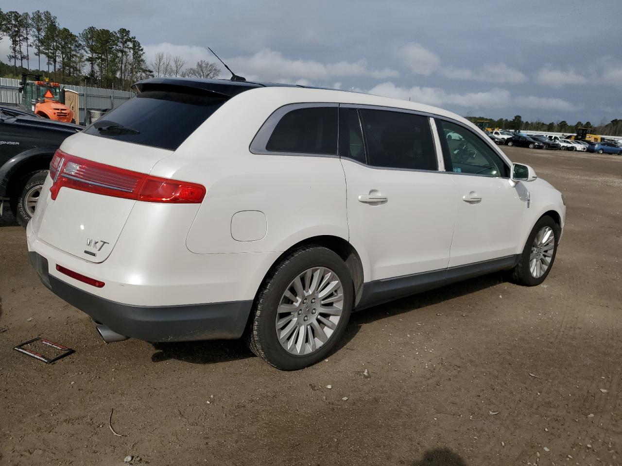 Photo 2 VIN: 2LMHJ5AT5CBL53987 - LINCOLN MKT 