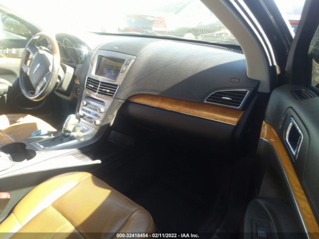 Photo 4 VIN: 2LMHJ5AT6ABJ03266 - LINCOLN MKT 