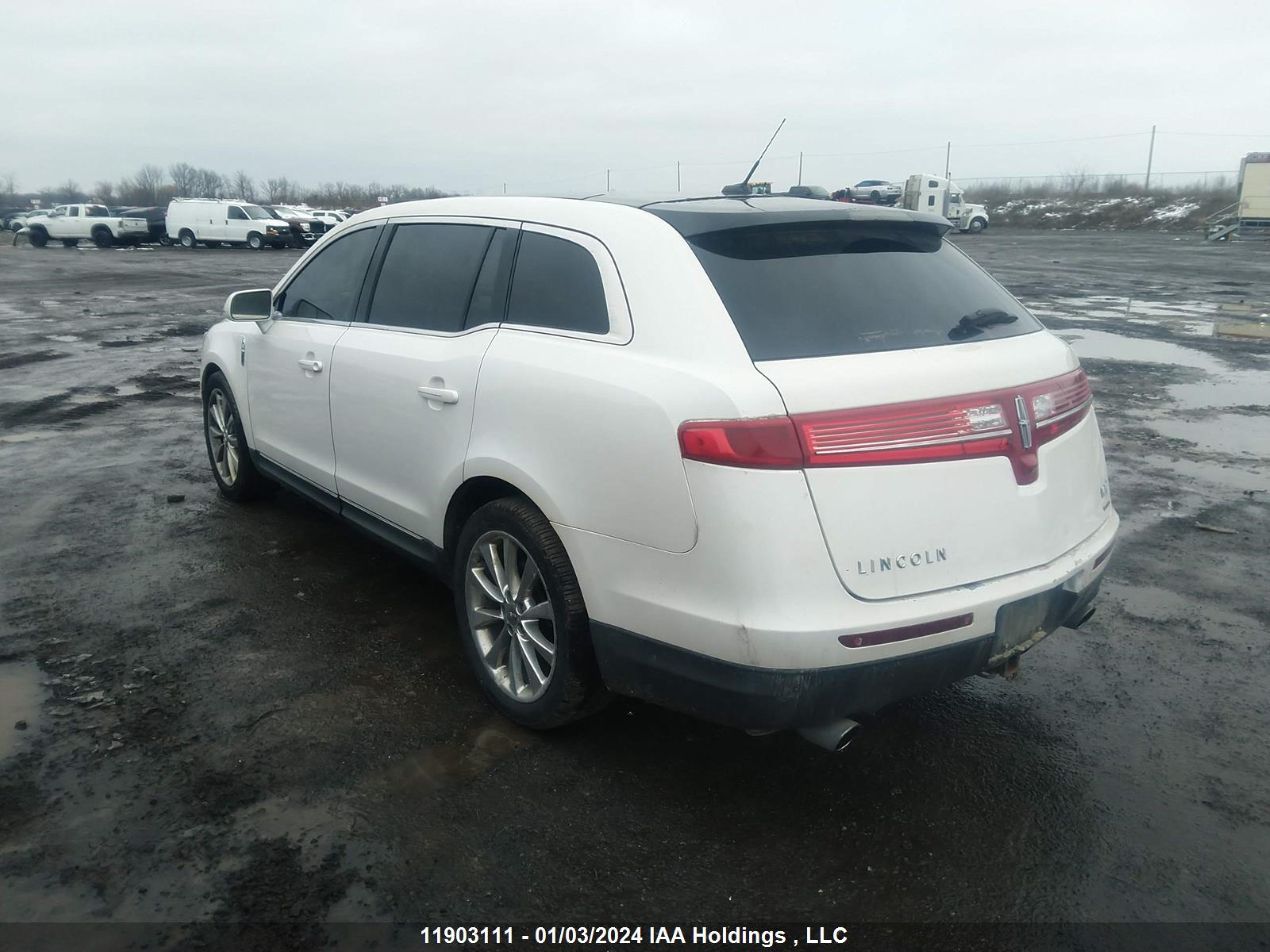 Photo 2 VIN: 2LMHJ5AT7ABJ04412 - LINCOLN MKT 