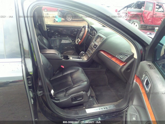 Photo 4 VIN: 2LMHJ5AT7ABJ10744 - LINCOLN MKT 