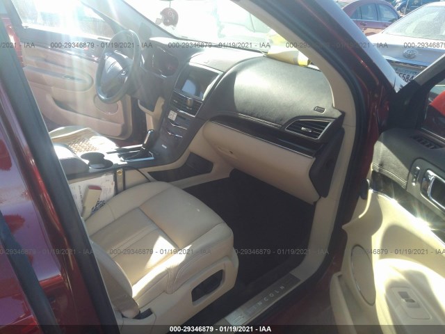 Photo 4 VIN: 2LMHJ5AT7GBL02271 - LINCOLN MKT 