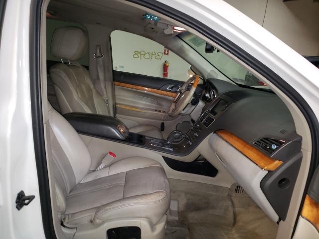 Photo 4 VIN: 2LMHJ5AT8ABJ24698 - LINCOLN MKT 