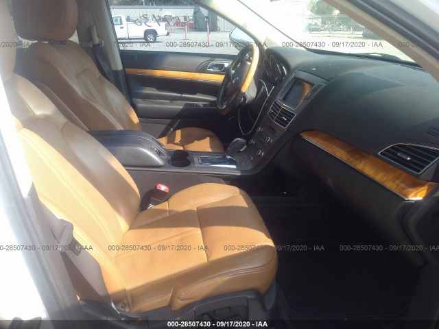 Photo 4 VIN: 2LMHJ5AT8BBJ50042 - LINCOLN MKT 