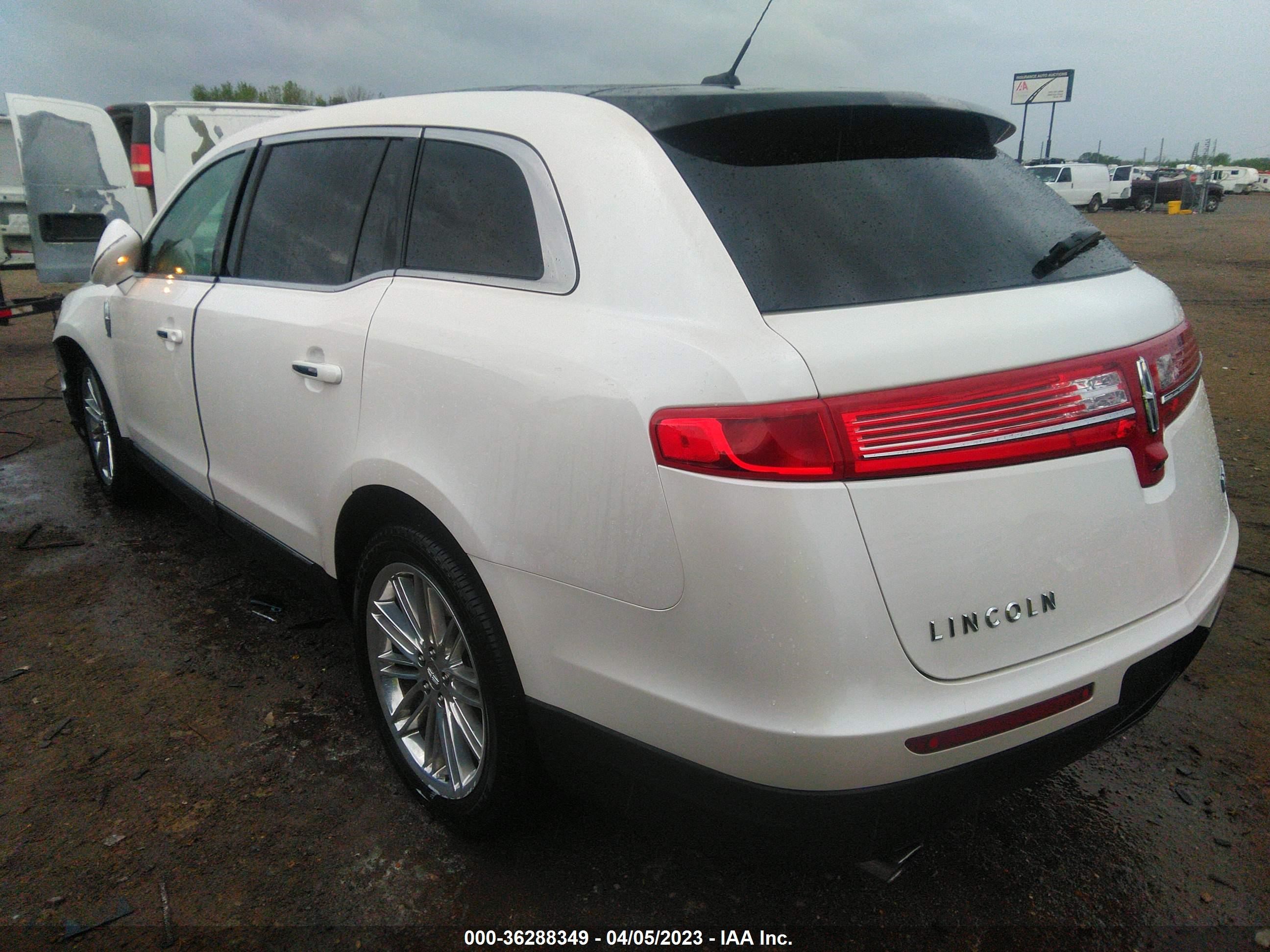 Photo 2 VIN: 2LMHJ5AT8HBL01034 - LINCOLN MKT 