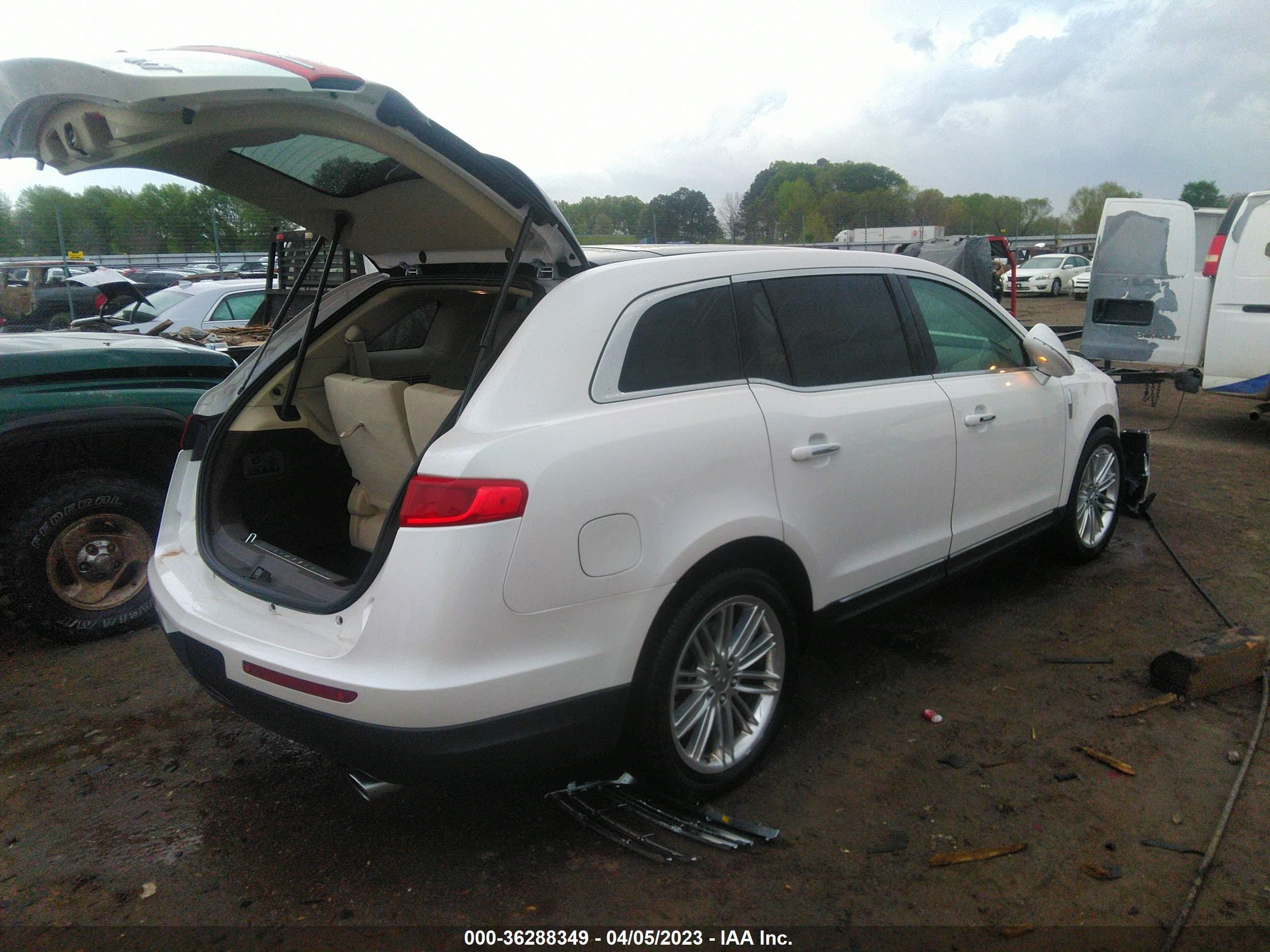 Photo 3 VIN: 2LMHJ5AT8HBL01034 - LINCOLN MKT 