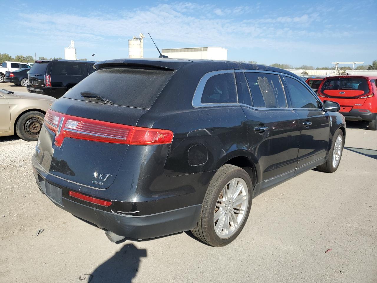 Photo 2 VIN: 2LMHJ5ATXDBL58216 - LINCOLN MKT 